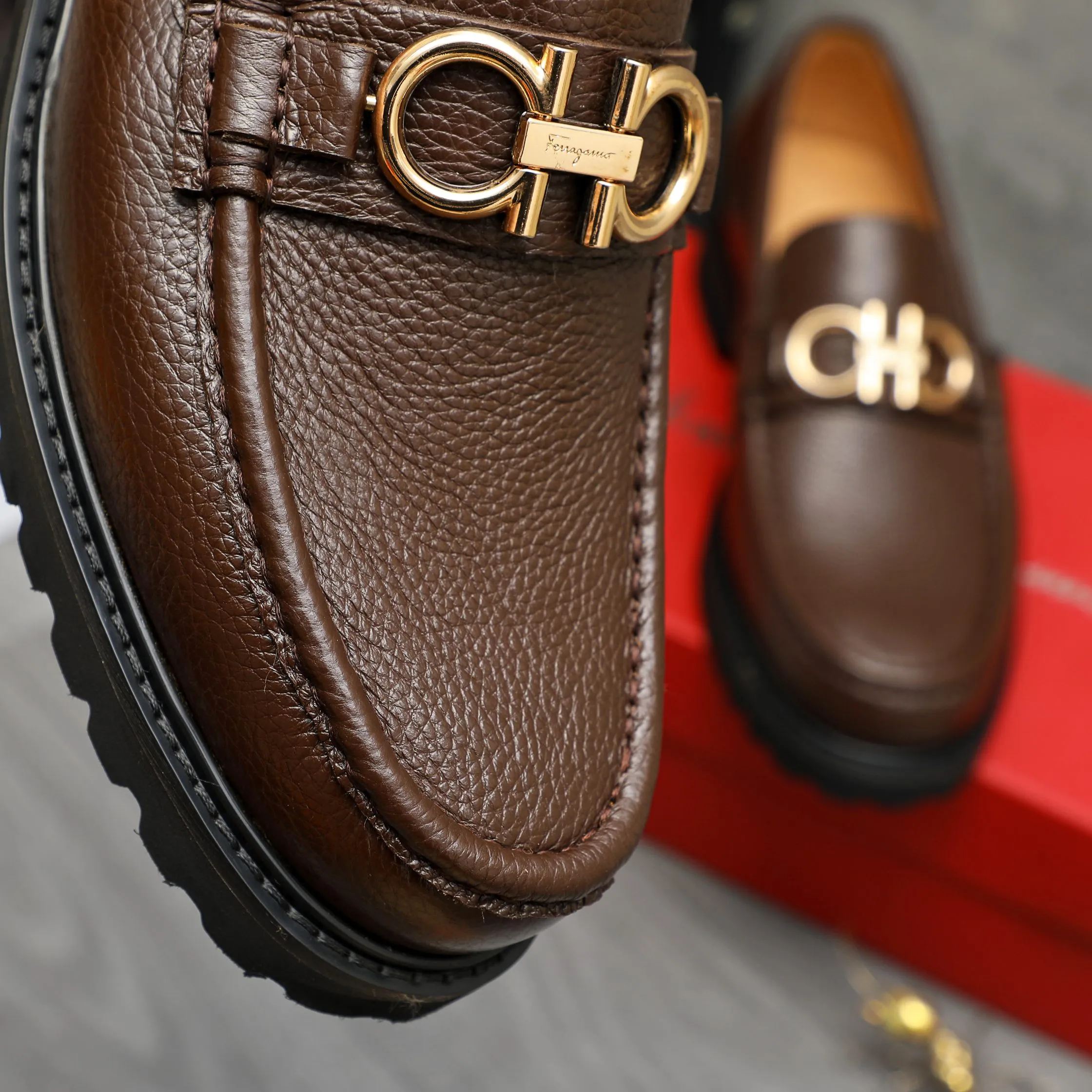 Men's shoes 💰442 Product trademark: Ferragamo "Ferragamo" business formal leather shoes Regular size: 38-46 (45.46 is custom-made and non-returnable) Product materials: Selected small pebbled cowhide upper, cowhide lining, non-slip rubber outsole